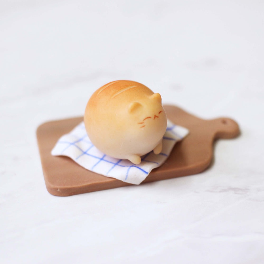 Catloaf Board Figurine - Blue Towel/ Oak Wood