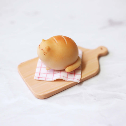 Catloaf Board Figurine - Red Towel/ Maple Wood