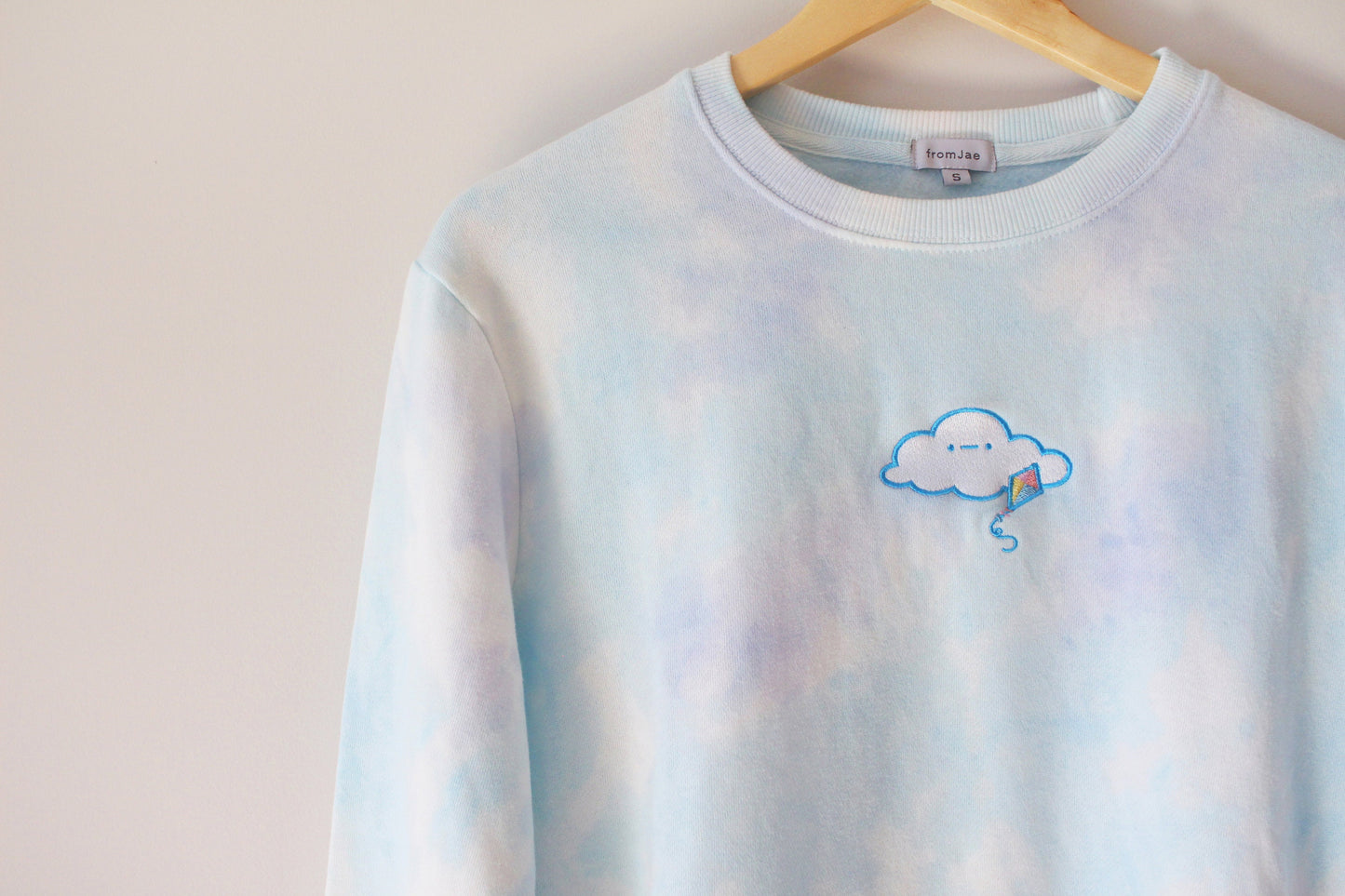 Chill Cloud Tie Dye Women's Sweatshirt